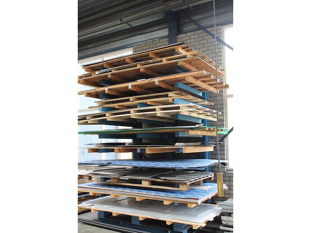 Draagarmstelling met 3x 10 armen met lengte 130 cm. breedte stelling 200 cm. hoogte ca. 370cm. let op: afha... - afbeelding 2 van  2
