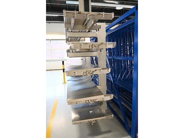 Draagarmstelling met 5 rvs filling station lcd cellen vulbeds - afbeelding 5 van  6