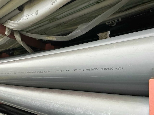 Draagarmstelling met agru en george fischer kunststof buizen - afbeelding 7 van  17