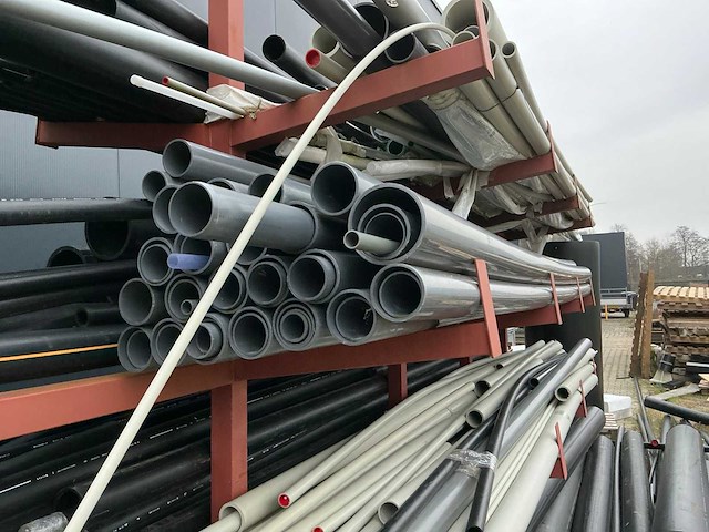 Draagarmstelling met agru en george fischer kunststof buizen - afbeelding 12 van  17