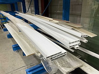 Draagarmstelling met inhoud waaronder; keralit gevelbekleding, vensterbanken en profielen - afbeelding 4 van  27