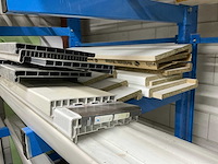 Draagarmstelling met inhoud waaronder; keralit gevelbekleding, vensterbanken en profielen - afbeelding 7 van  27