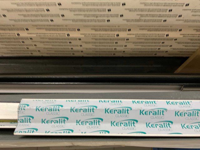 Draagarmstelling met inhoud waaronder; keralit gevelbekleding, vensterbanken en profielen - afbeelding 11 van  27
