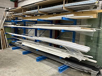 Draagarmstelling met inhoud waaronder; keralit gevelbekleding, vensterbanken en profielen - afbeelding 1 van  27