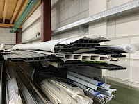 Draagarmstelling met inhoud waaronder; keralit gevelbekleding, vensterbanken en profielen - afbeelding 17 van  27