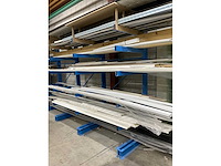 Draagarmstelling met inhoud waaronder; keralit gevelbekleding, vensterbanken en profielen - afbeelding 23 van  27