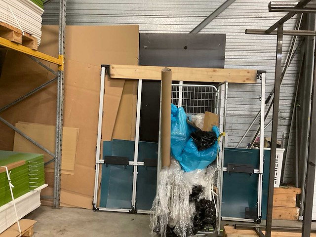 Draagarmstelling met inhoud - afbeelding 13 van  16