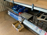 Draagarmstelling met inhoud - afbeelding 3 van  9
