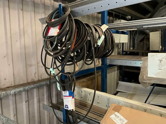 Draagarmstelling met inhoud - afbeelding 5 van  9