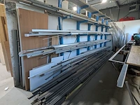 Draagarmstelling met inhoud