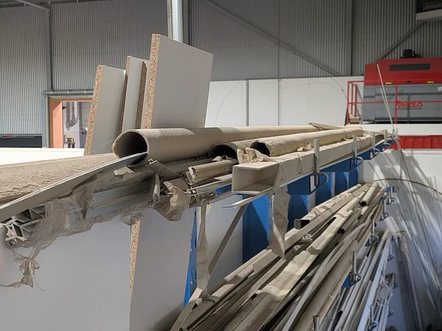 Draagarmstelling met inhoud - afbeelding 12 van  19