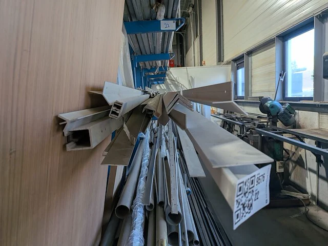Draagarmstelling met inhoud - afbeelding 18 van  19