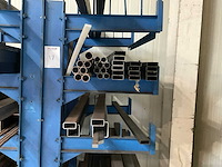 Draagarmstelling met inhoud - afbeelding 2 van  10