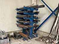 Draagarmstelling met inhoud