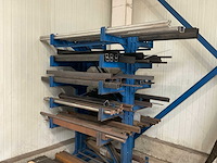 Draagarmstelling met inhoud - afbeelding 3 van  10