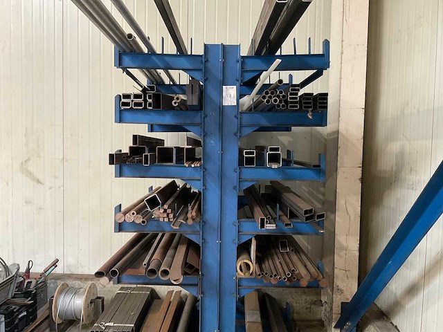 Draagarmstelling met inhoud - afbeelding 4 van  10