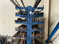 Draagarmstelling met inhoud - afbeelding 4 van  10