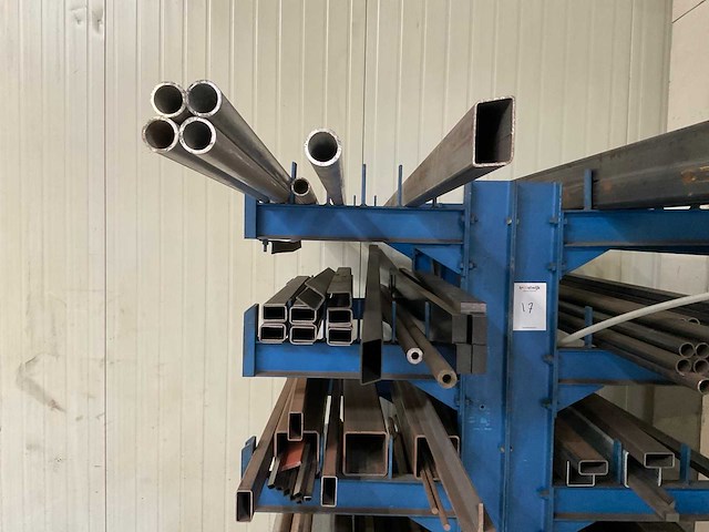 Draagarmstelling met inhoud - afbeelding 5 van  10