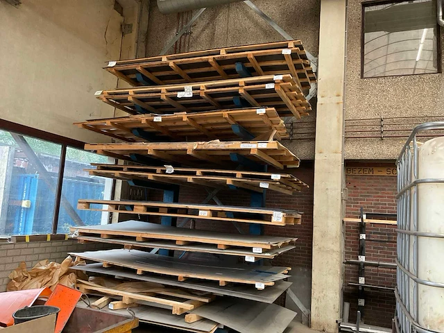 Draagarmstelling met rvs plaatmateriaal - afbeelding 1 van  8