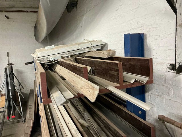 Draagarmstelling met tochtstrip en diverse kozijnonderdelen - afbeelding 4 van  10