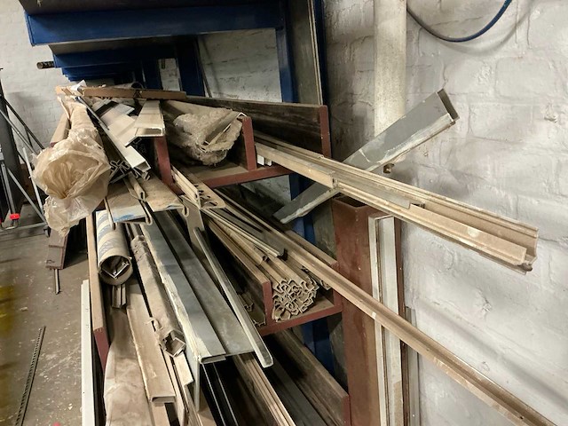 Draagarmstelling met tochtstrip en diverse kozijnonderdelen - afbeelding 6 van  10