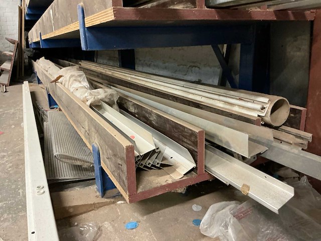 Draagarmstelling met tochtstrip en diverse kozijnonderdelen - afbeelding 9 van  10