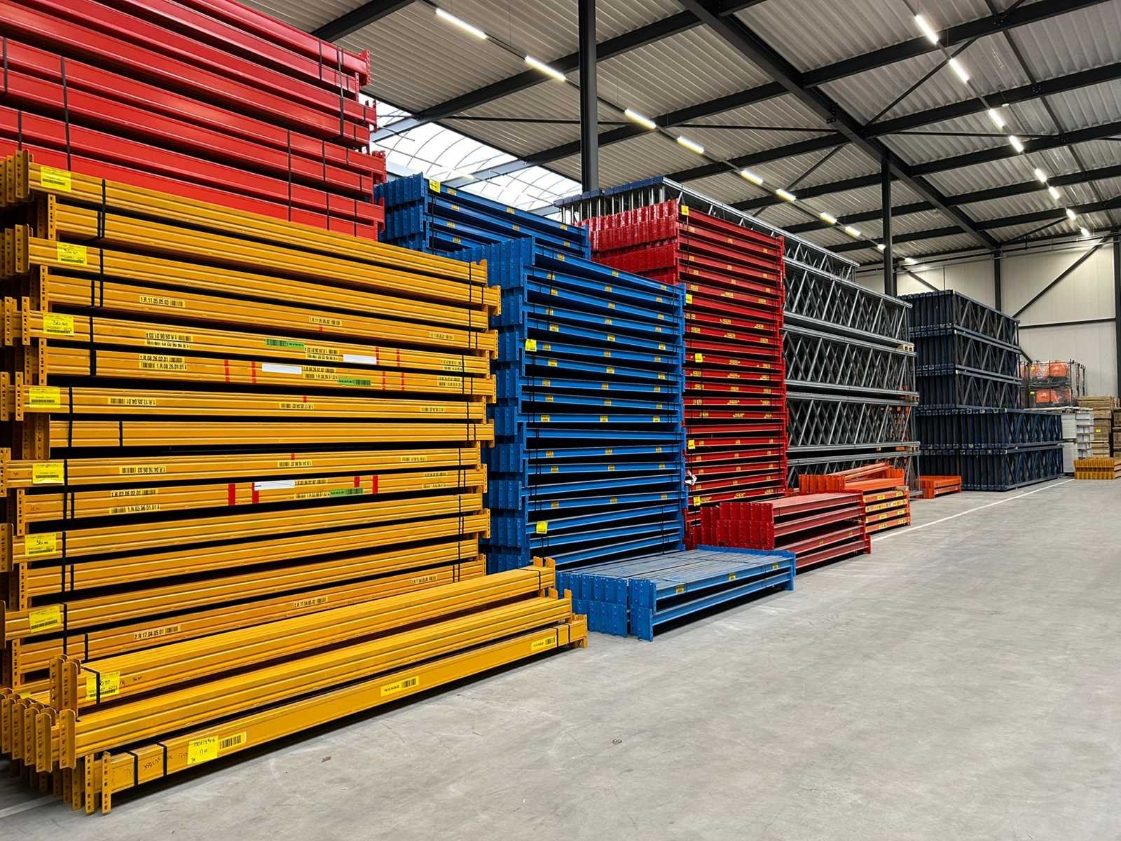 Draagarmstellingen, palletstelling, stalen roostervloeren, en magazijninrichting