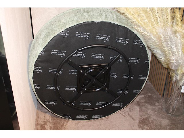 Draaibare design fauteuil goossens licht groen. diameter 95 cm. - afbeelding 3 van  3