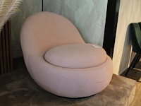 Draaibare design fauteuil sofacompany babette roze. diameter 95 cm - afbeelding 2 van  4