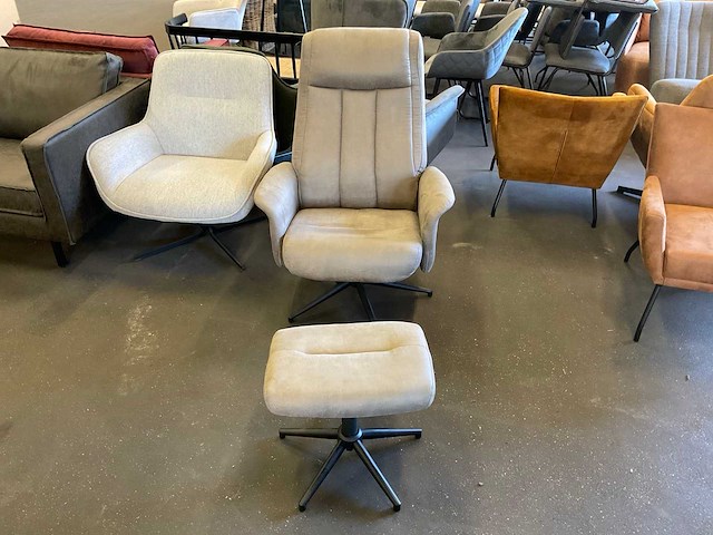 Draaibare fauteuil met voetsteun - afbeelding 3 van  8