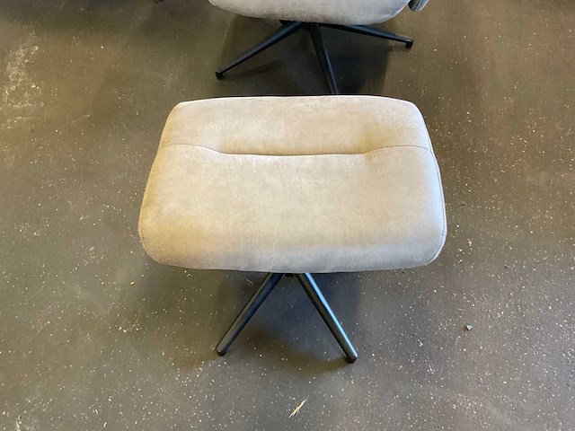 Draaibare fauteuil met voetsteun - afbeelding 1 van  8
