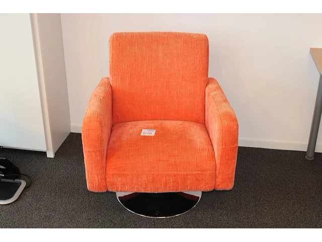 Draaibare fauteuil oranje gestoffeerd - afbeelding 1 van  2