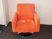 Draaibare fauteuil oranje gestoffeerd