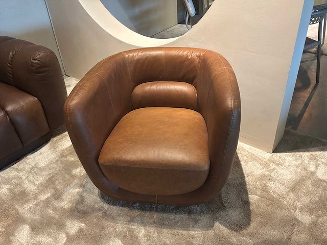 Draaibare leren fauteuil - afbeelding 7 van  9
