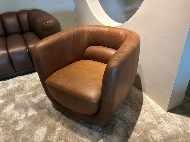 Draaibare leren fauteuil - afbeelding 1 van  9