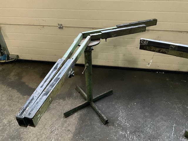 Draaibare werktafel - hoogte / lengte armen verstelbaar (2x) - afbeelding 3 van  4