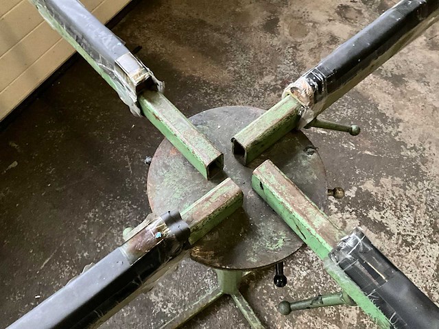 Draaibare werktafel - hoogte / lengte armen verstelbaar (2x) - afbeelding 4 van  4