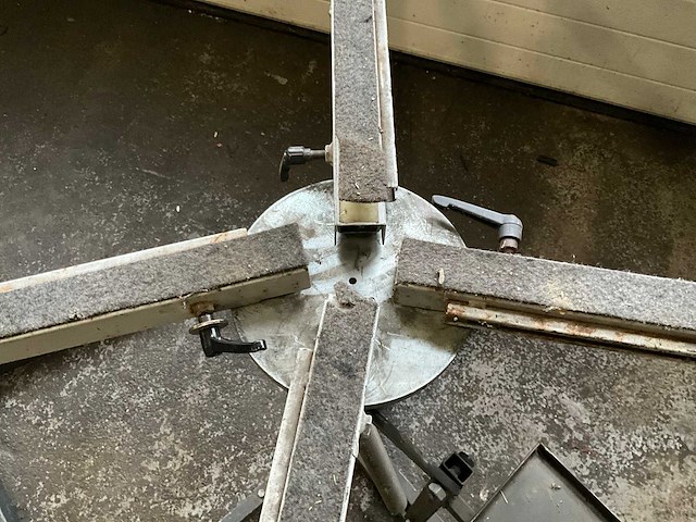 Draaibare werktafel - hoogte / lengte armen verstelbaar (2x) - afbeelding 3 van  5