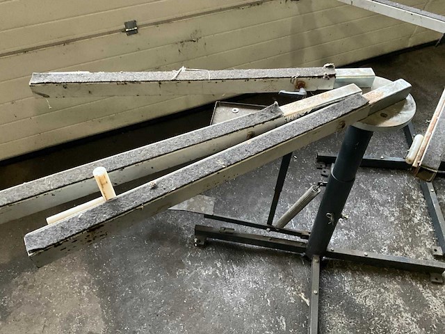 Draaibare werktafel - hoogte / lengte armen verstelbaar (2x) - afbeelding 4 van  5