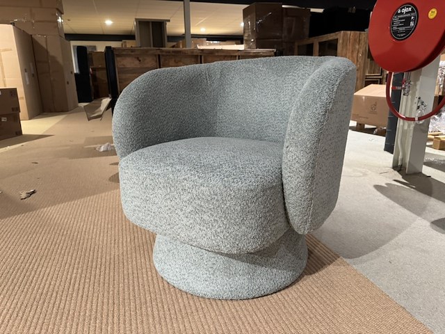 Draaifauteuil, home bound by ky, esmee, bouclégroen - afbeelding 1 van  6