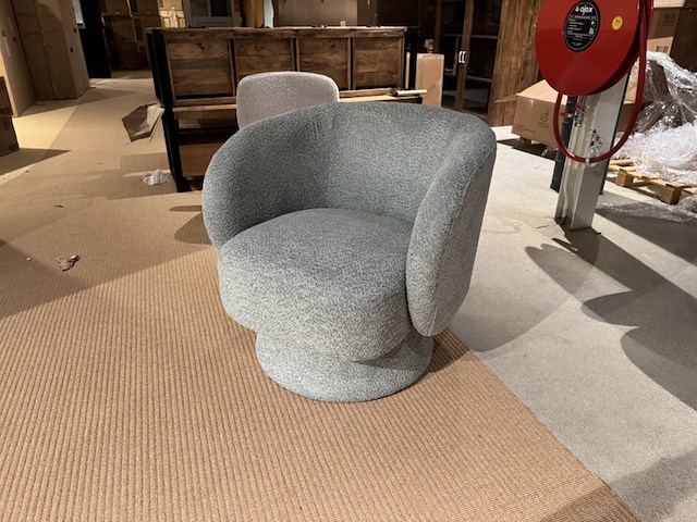 Draaifauteuil, home bound by ky, esmee, bouclégroen - afbeelding 1 van  6