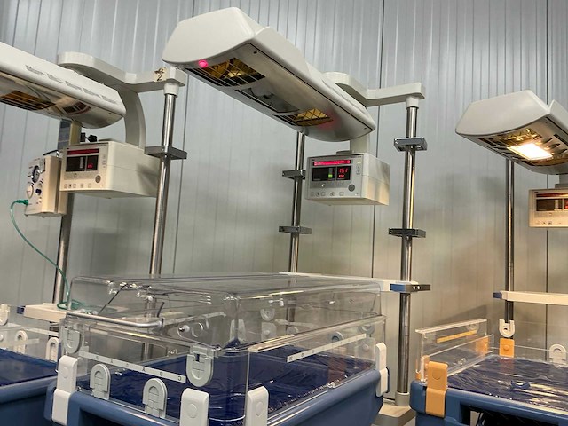 Dräger - babytherm 8010 - babywarmer - afbeelding 4 van  5