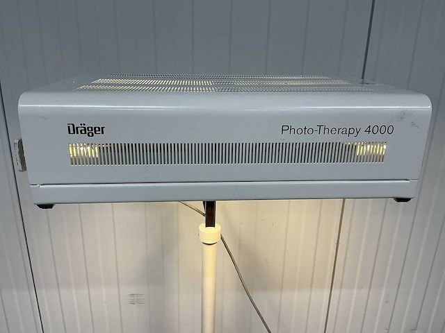Dräger - photo-therapy 4000 - fototherapielamp - afbeelding 4 van  5