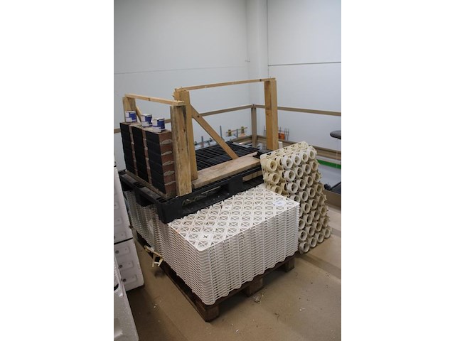 Drainage-/noppenplaat van kunststof, 21 stuks op pallet. afmeting 120 x 80 cm. - afbeelding 2 van  3