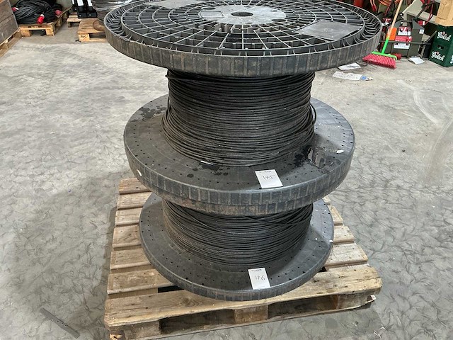 Draka-kabel op spoel draad, kabels en snoeren - afbeelding 1 van  5