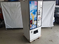 Drankautomaat - cola - verkoopautomaat - afbeelding 2 van  5