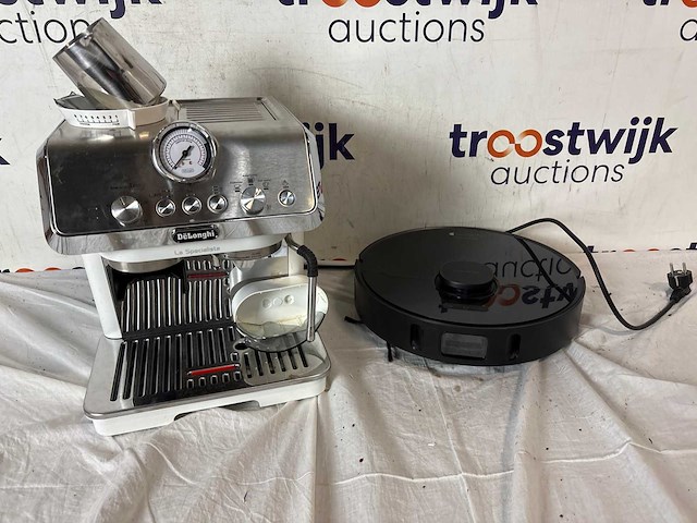 Dreame bot l10 pro - robotstofzuiger met dweilfunctie + de’longhi dedica arte ec9155.w half automatisch espressomachine 1,7 l - afbeelding 1 van  1