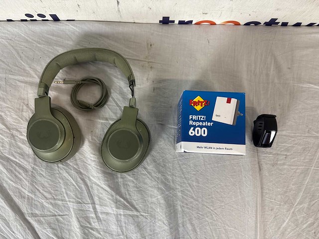 Dreame robotstofzuiger | fitbit charge 6 | fresh 'n rebel koptelefoon | fritz repeater 601 - afbeelding 2 van  2