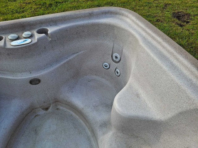 Dreammaker 4 persoons jacuzzi en buitenspa - afbeelding 2 van  28
