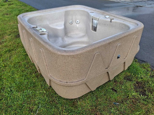 Dreammaker 4 persoons jacuzzi en buitenspa - afbeelding 3 van  7